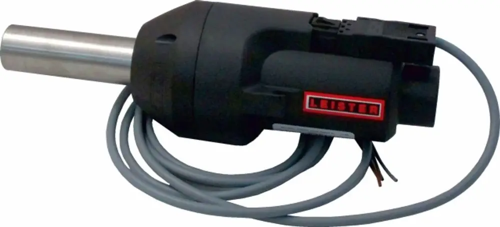 Heizgerät von Leister mit Metallauslass und Kabeln zur elektrischen Verbindung. Geeignet für verschiedene Anwendungen im Bereich der Wärmebehandlung.
